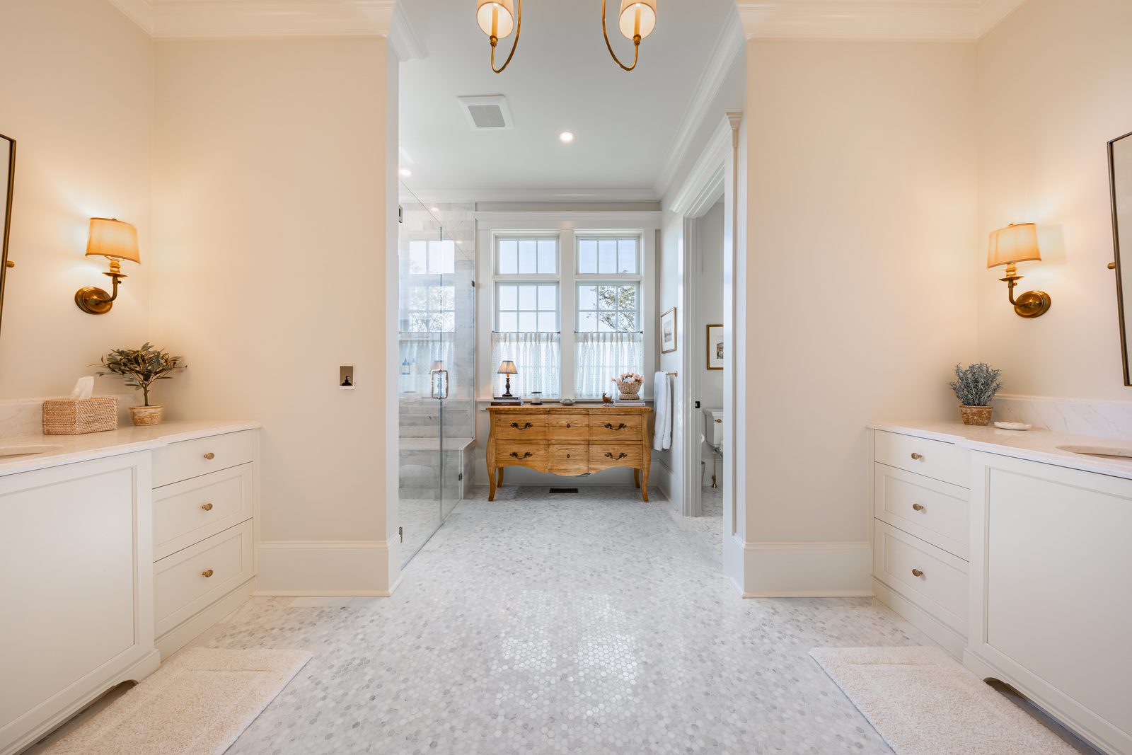 The primary bath at Four Tails